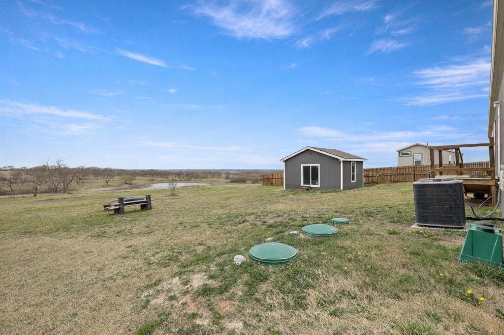 627 Kentucky Town Road Whitewright, TX 75491 - Photo 4 of 35