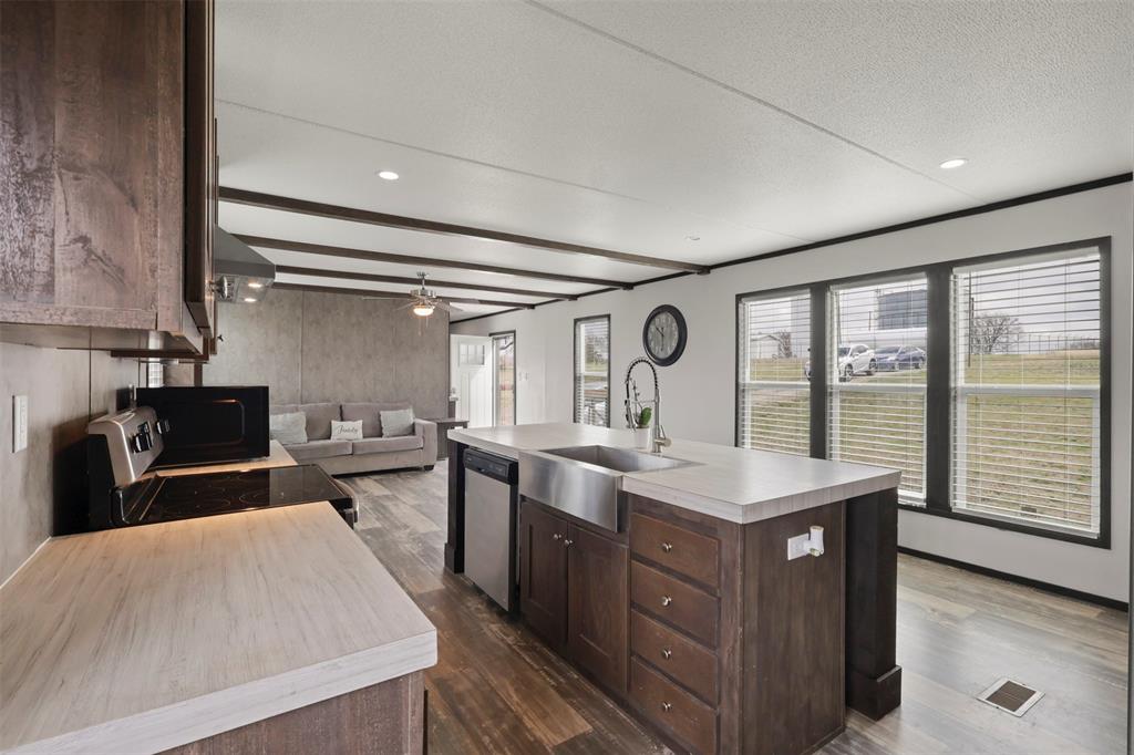 627 Kentucky Town Road Whitewright, TX 75491 - Photo 7 of 35