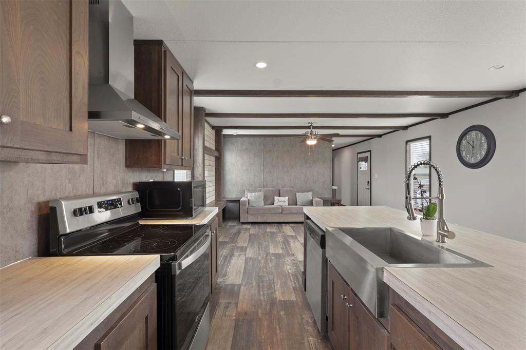 627 Kentucky Town Road Whitewright, TX 75491 - Photo 8 of 35