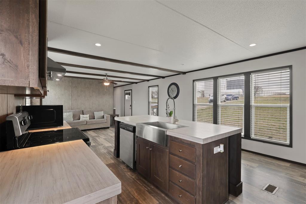 627 Kentucky Town Road Whitewright, TX 75491 - Photo 9 of 35