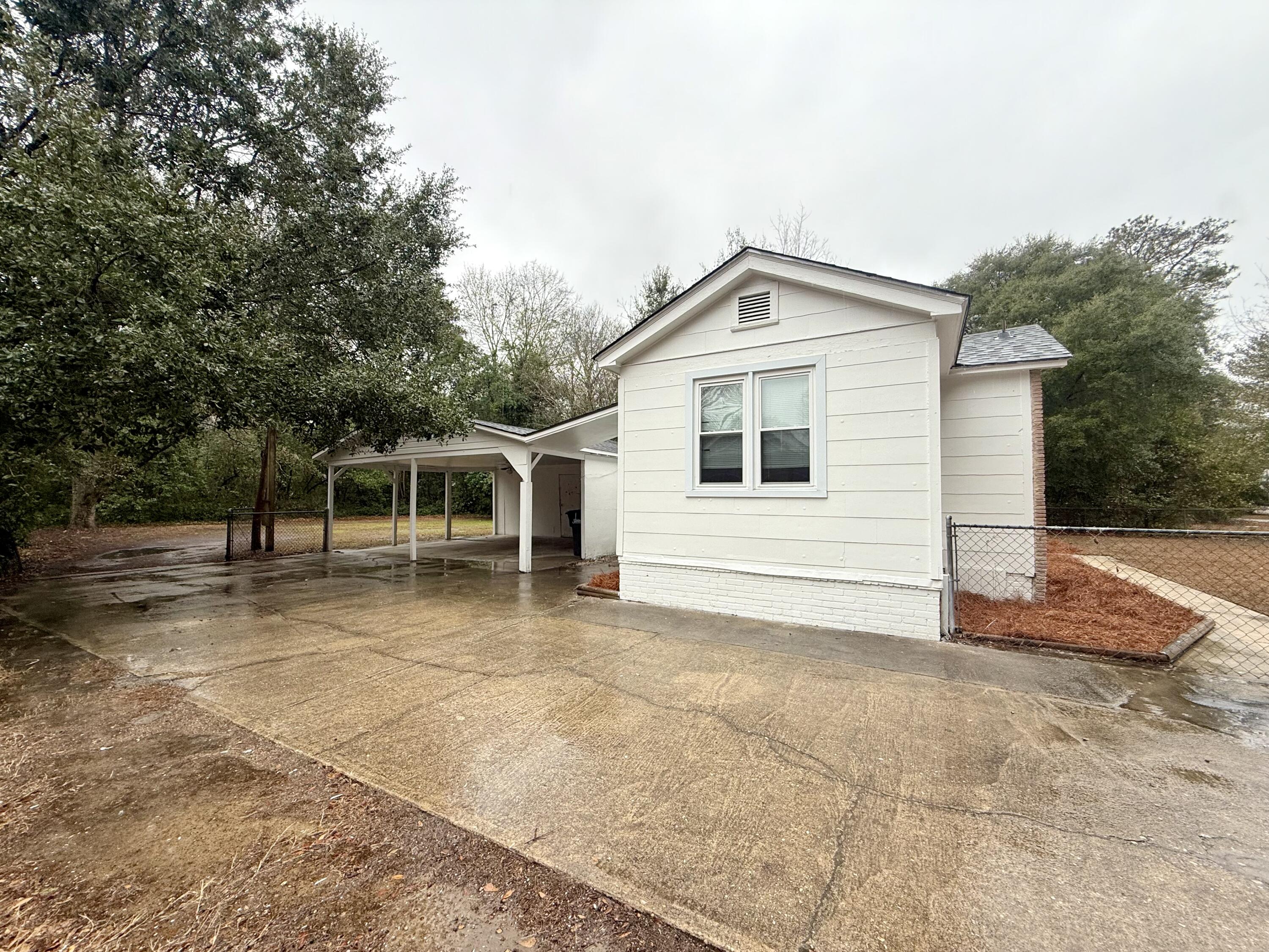 6 Thomas Drive Sumter, SC 29150 - Photo 24 of 29 Lots of parking space