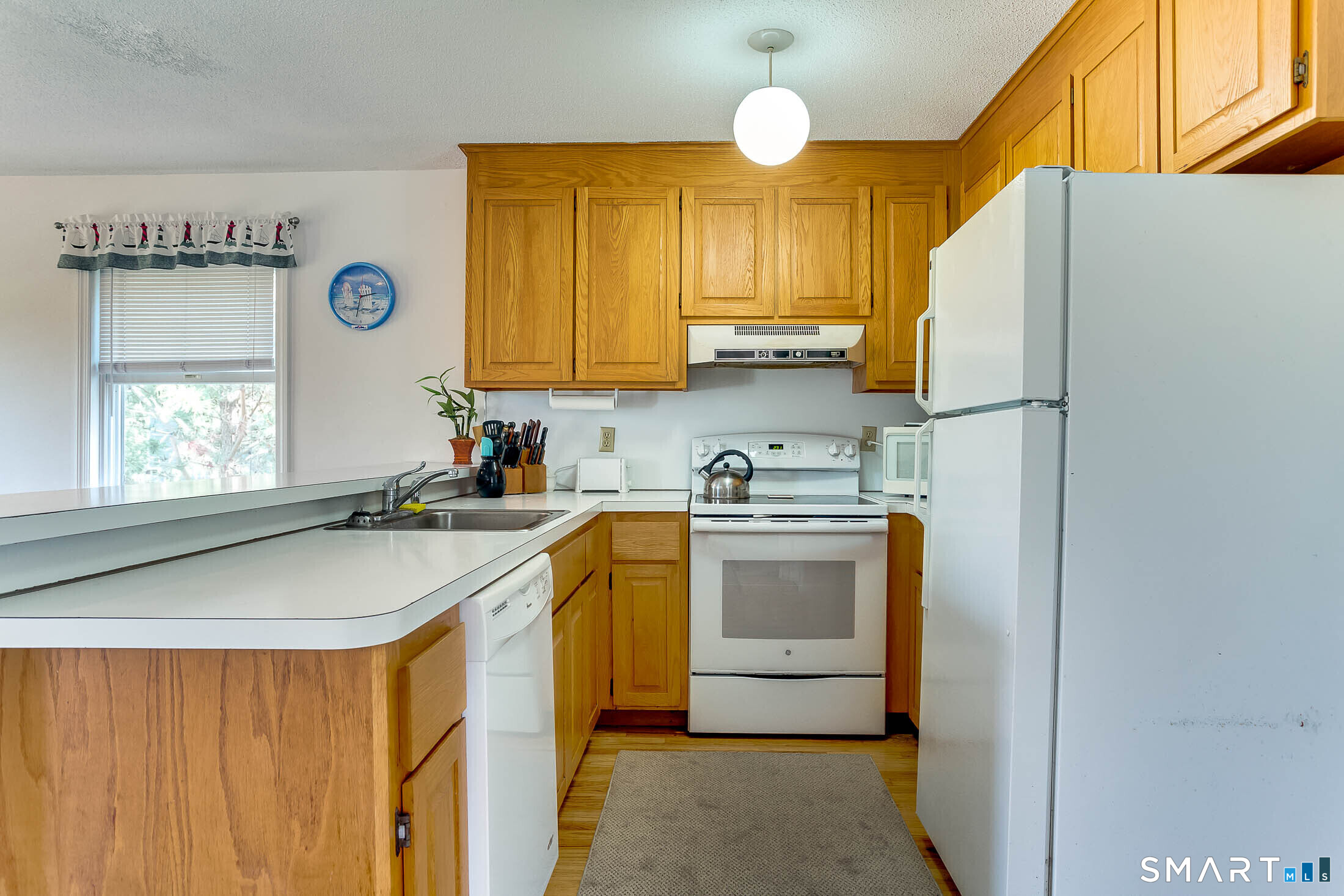 18 Atlantic Avenue Groton, CT 06340 - Photo 2 of 33