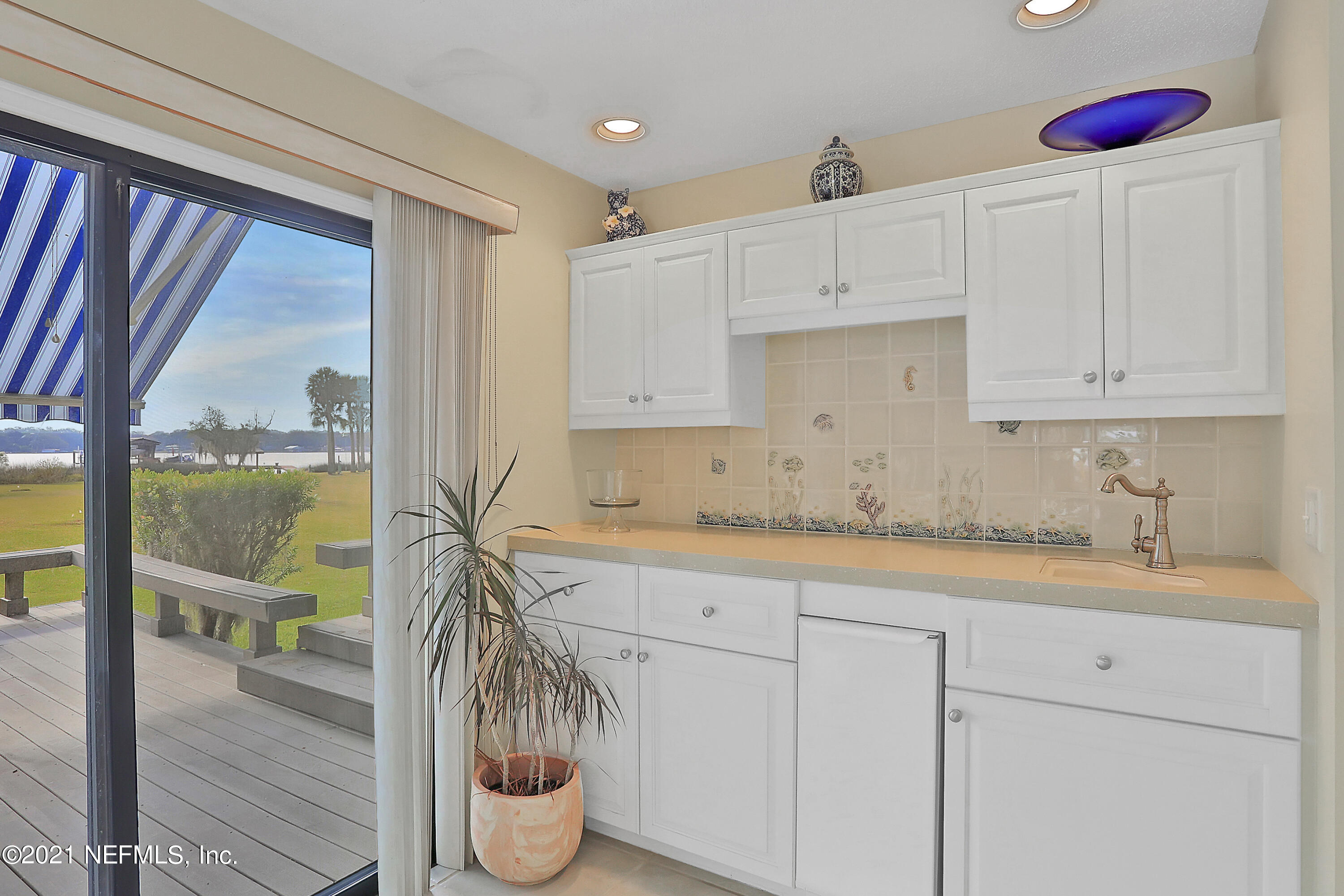 280 Broward Road Jacksonville, FL 32218 - Photo 8 of 23 Wet Bar