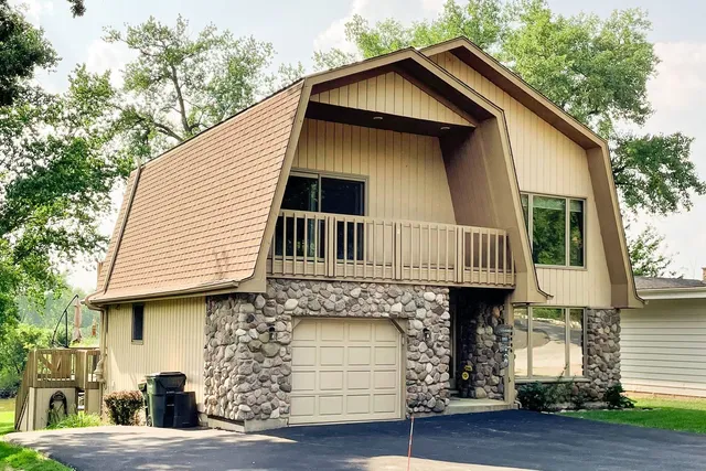 $584,000 | 28986 Manitoba Trail, McHenry, IL 60051