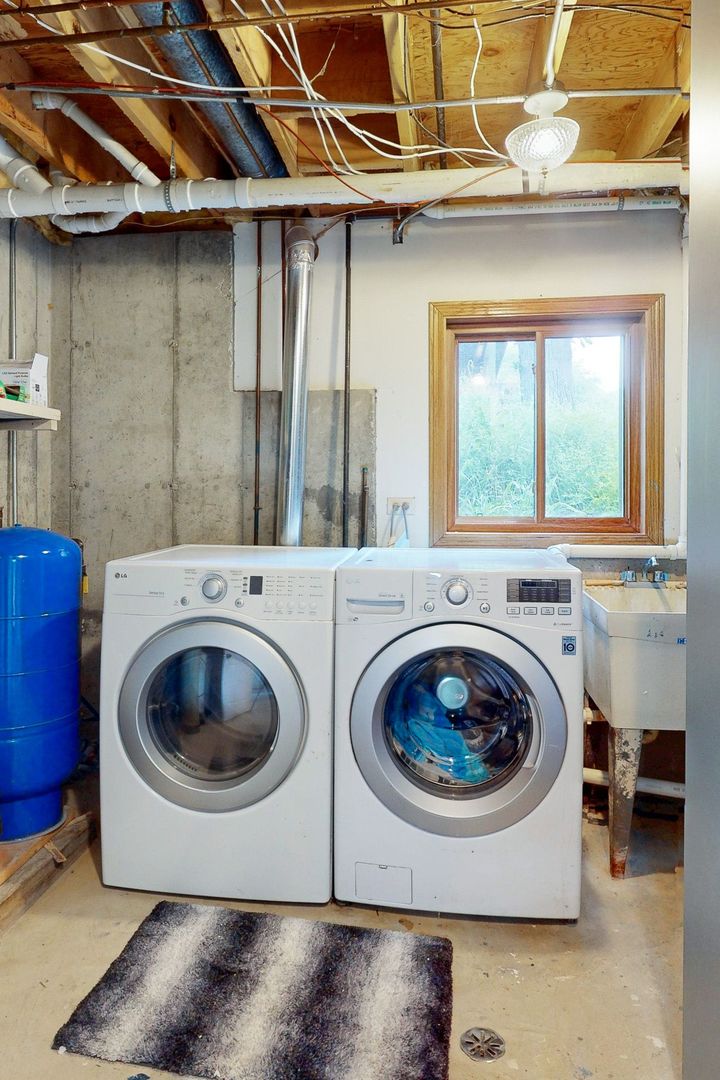 28986 Manitoba Trail McHenry, IL 60051 - Photo 22 of 44 a utility room with dryer and washer