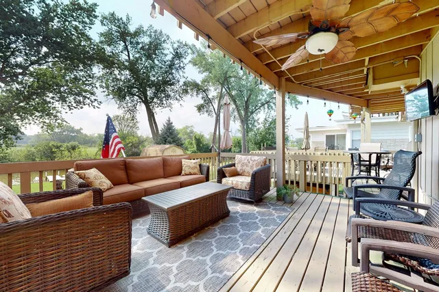 $584,000 | 28986 Manitoba Trail, McHenry, IL 60051