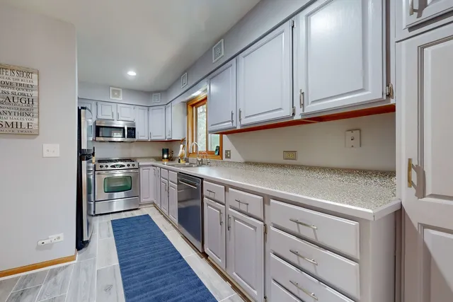 $584,000 | 28986 Manitoba Trail, McHenry, IL 60051