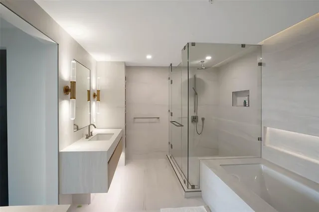 a en suite bathroom with a sink and a mirror