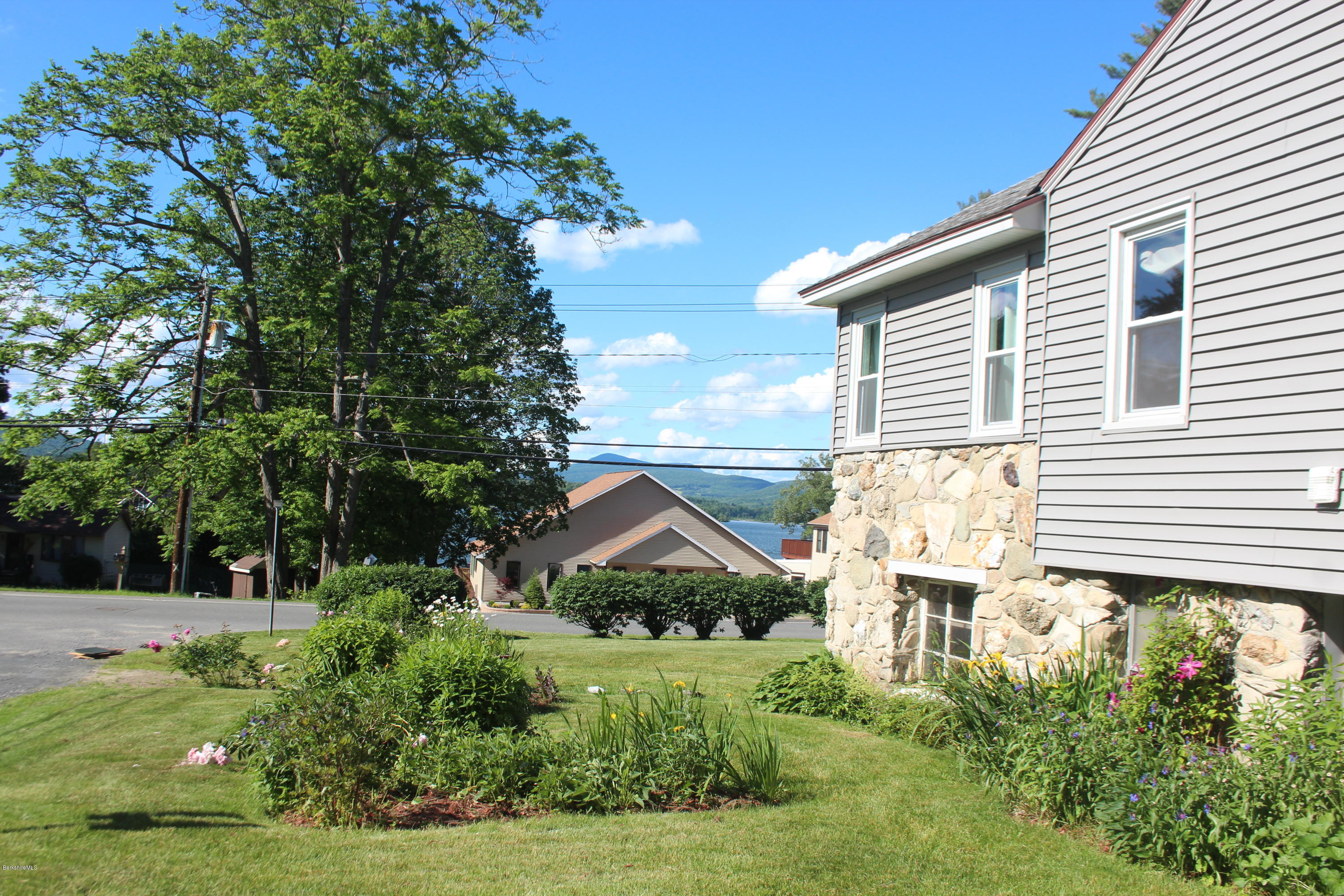 137 Hancock Road Pittsfield, MA 01201 - Photo 2 of 17 Pontoosuc Lake Living