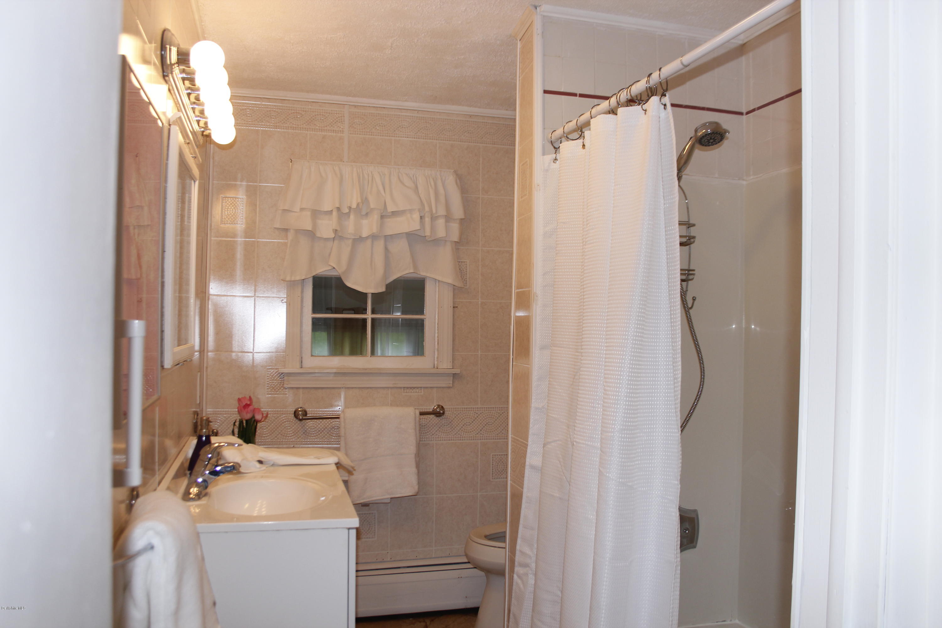 137 Hancock Road Pittsfield, MA 01201 - Photo 14 of 17 Full Bath