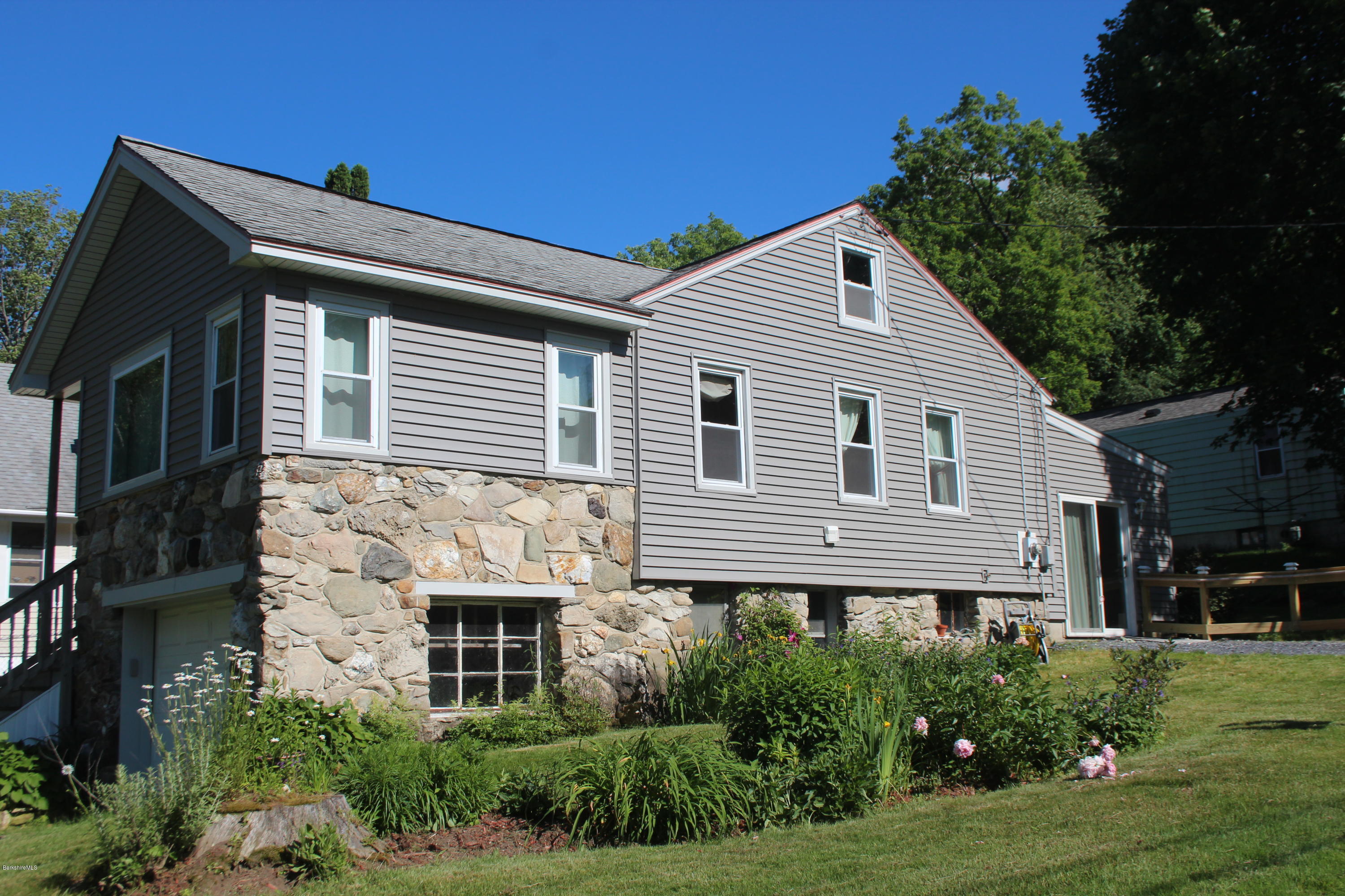 137 Hancock Road Pittsfield, MA 01201 - Photo 16 of 17 Styling Stone