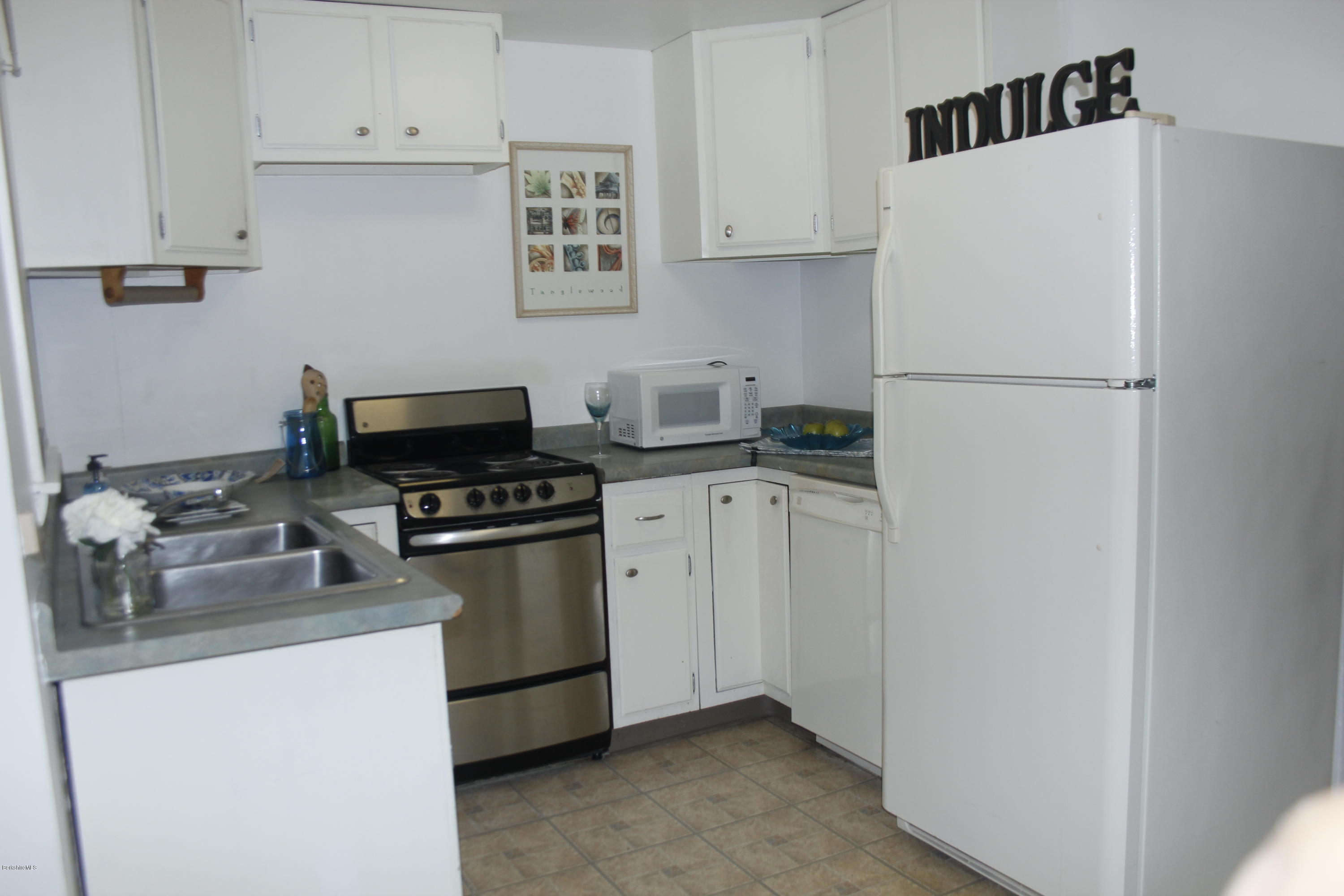 137 Hancock Road Pittsfield, MA 01201 - Photo 7 of 17 Kitchen