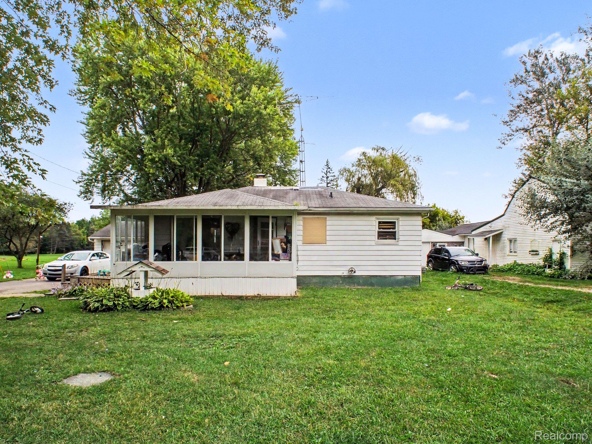 5082 North Center Road Flint, MI 48506 - Photo 20 of 21 Screened-in porch with multiple windows and a white exterior