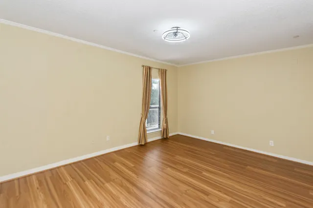 $2,000 | 351 Lakeside Lane, Unit 305, Nassau Bay, TX 77058