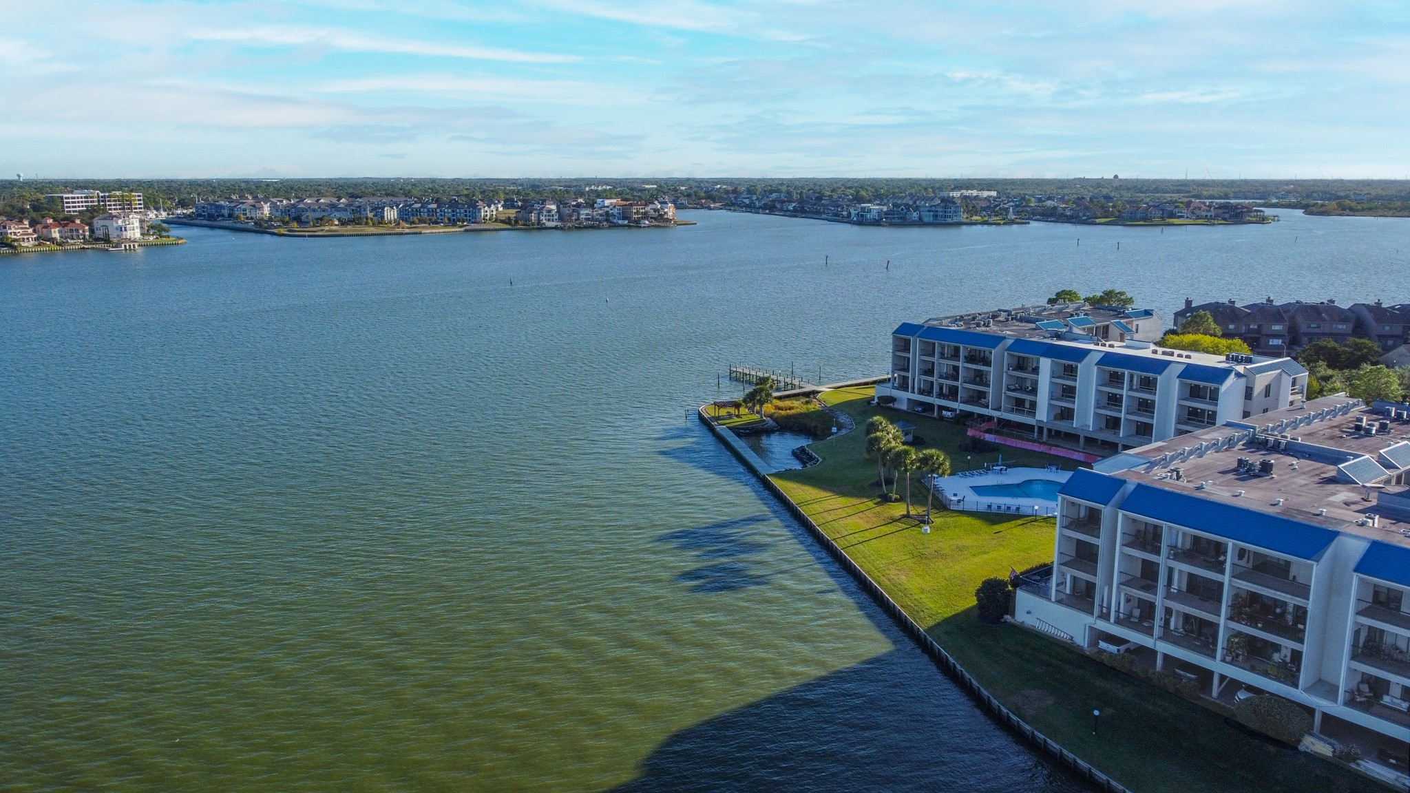 351 Lakeside Lane, Unit 305 Nassau Bay, TX 77058 - Photo 32 of 32 a view of a balcony with chairs