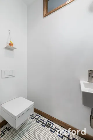 a very nice looking room with many windows