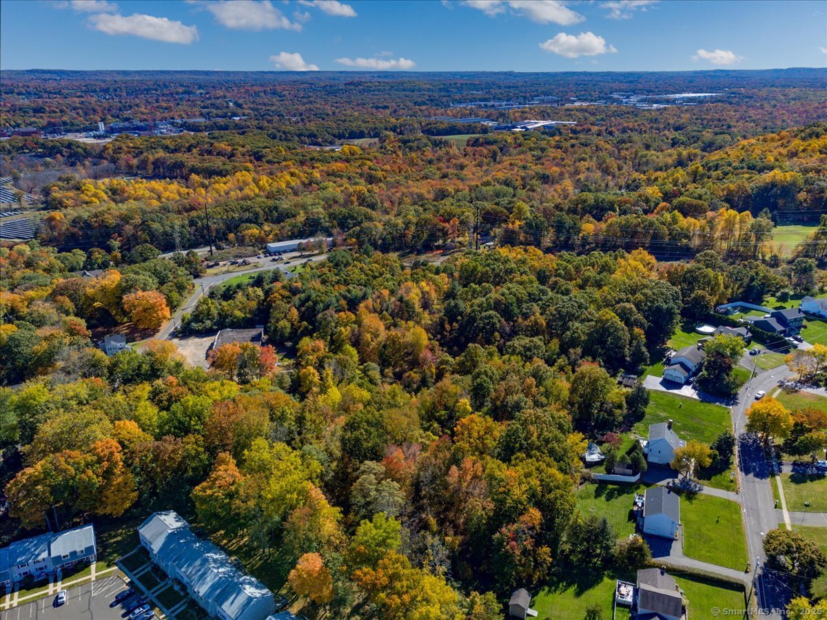 36 R Nod Brook Road Wallingford, CT 06492 - Photo 3 of 13 a view of a sky from a city