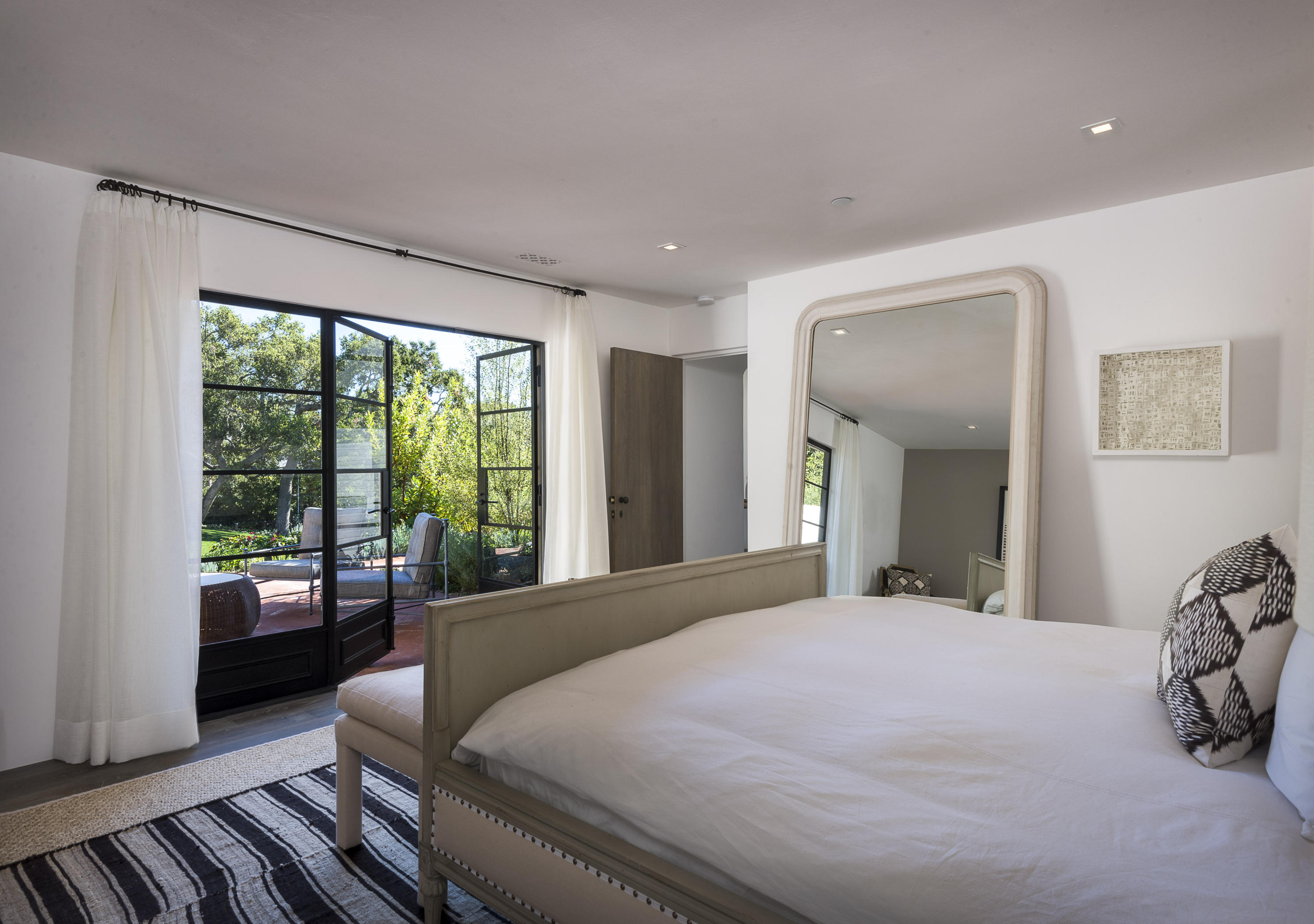 770 Via Manana Montecito, CA 93108 - Photo 8 of 15 Master Bed