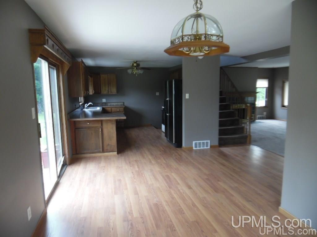 3910 15th Road Escanaba, MI 49829 - Photo 2 of 19