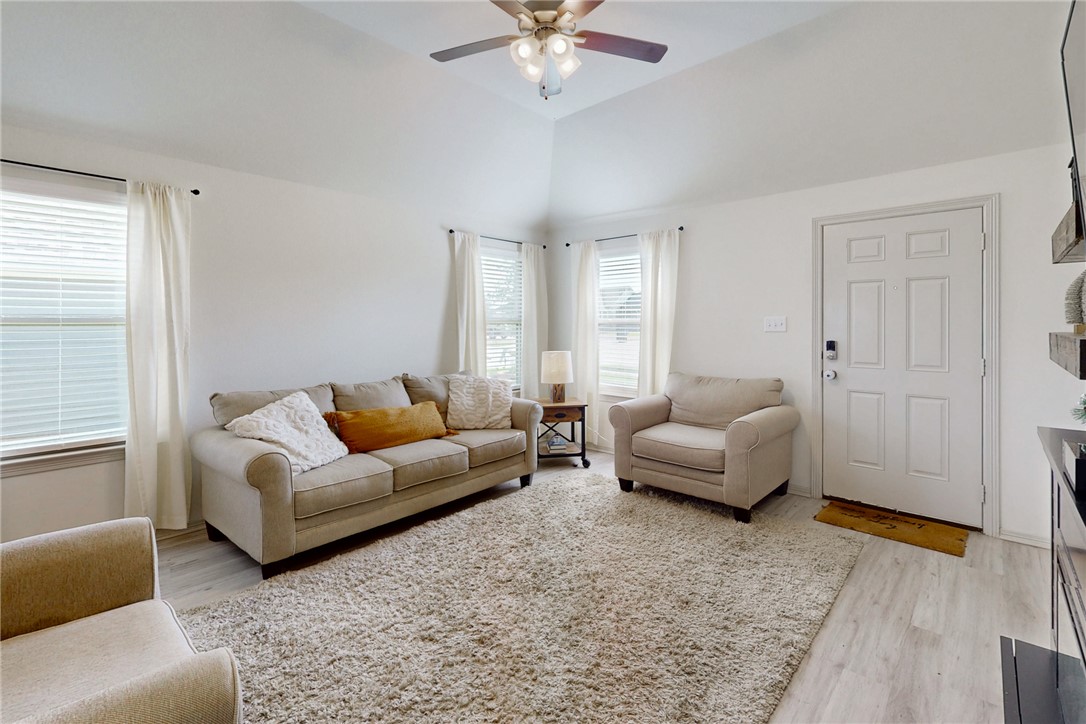 2846 Messenger Way Bryan, TX 77803 - Photo 3 of 23