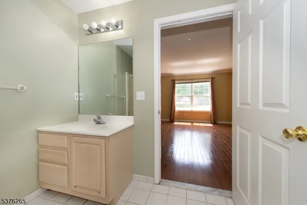 a en suite bathroom with a sink and a mirror