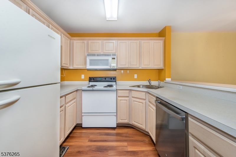 4 Parkside Court Wayne, NJ 07470 - Photo 8 of 18