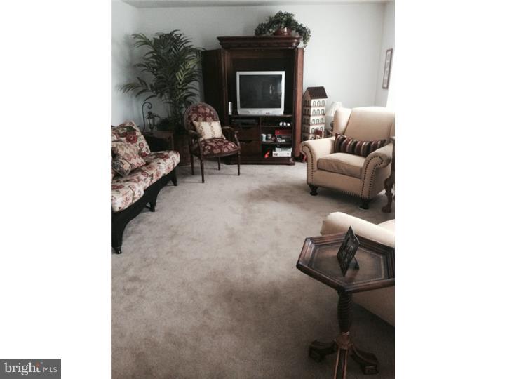 9 Kenwick Road Hockessin, DE 19707 - Photo 2 of 16 Living Room