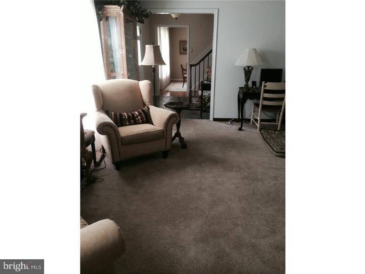 9 Kenwick Road Hockessin, DE 19707 - Photo 3 of 16 Living Room