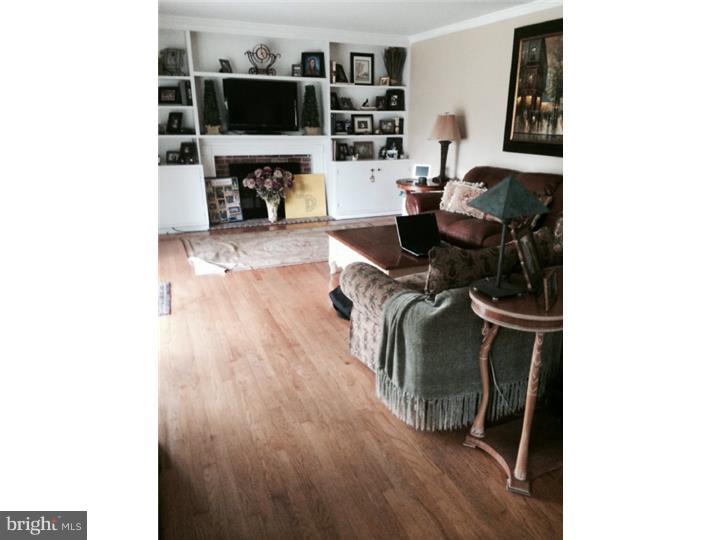 9 Kenwick Road Hockessin, DE 19707 - Photo 6 of 16 Family Room
