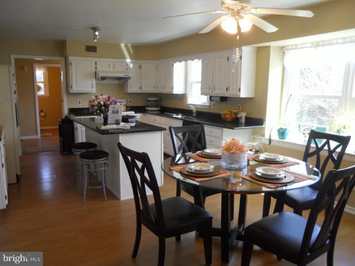9 Kenwick Road Hockessin, DE 19707 - Photo 9 of 16 Kitchen