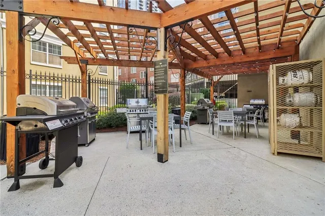 $235,000 | 800 Peachtree Street Northeast, Unit 1520, Atlanta, GA 30308