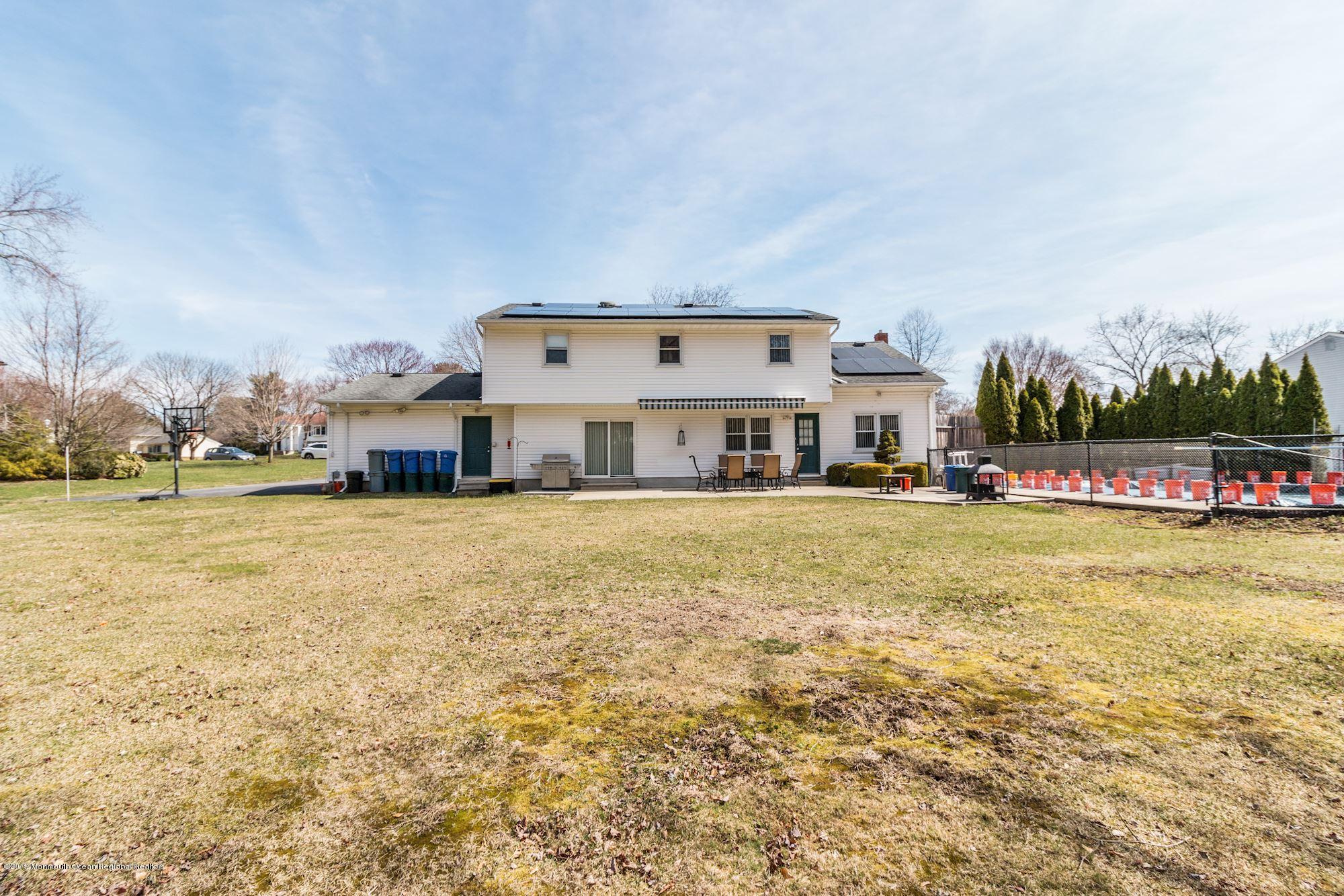 43 Glenbrook Road Freehold, NJ 07728 - Photo 3 of 55 052_43_Glenbrook_Rd_258725_421052