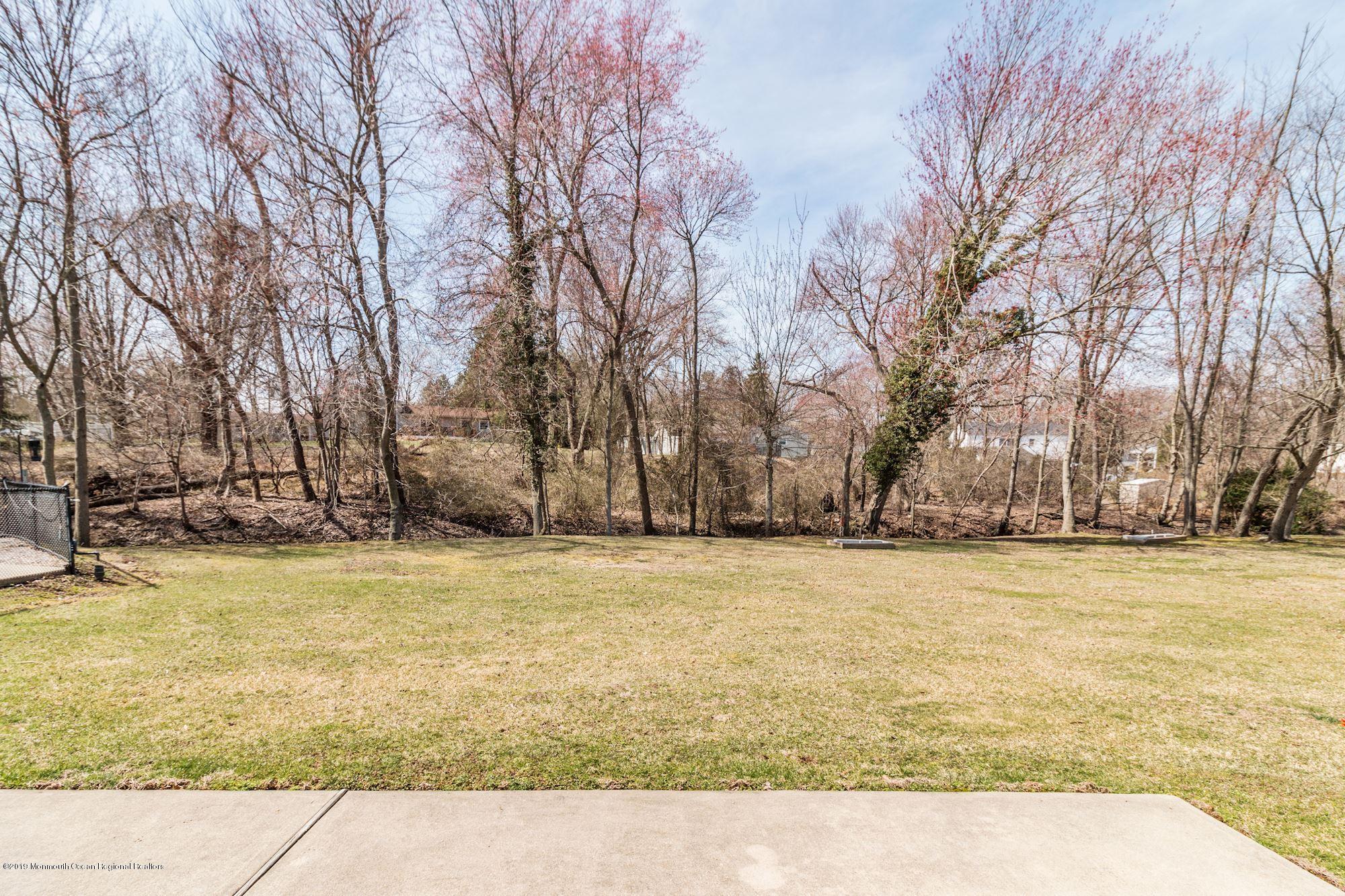 43 Glenbrook Road Freehold, NJ 07728 - Photo 8 of 55 004_43_Glenbrook_Rd_258725_421052