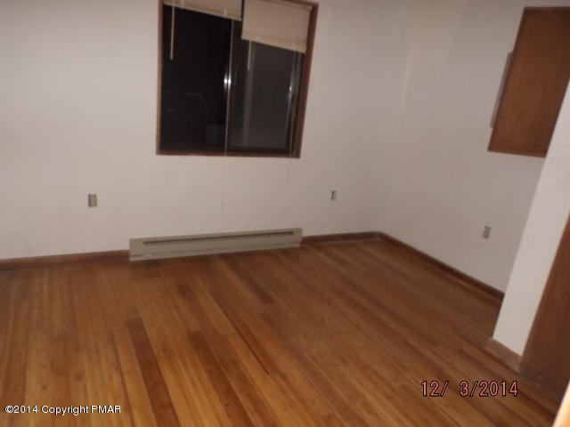 833 Canterbury Road Bushkill, PA 18324 - Photo 6 of 9 DSCF4327 (640x480)