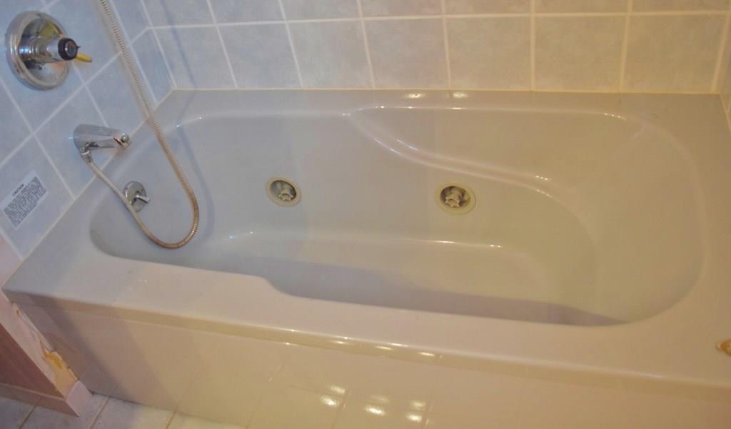 2754 Brodhead Road Aliquippa, PA 15001 - Photo 8 of 24 Have a soak in the Whirpool tub