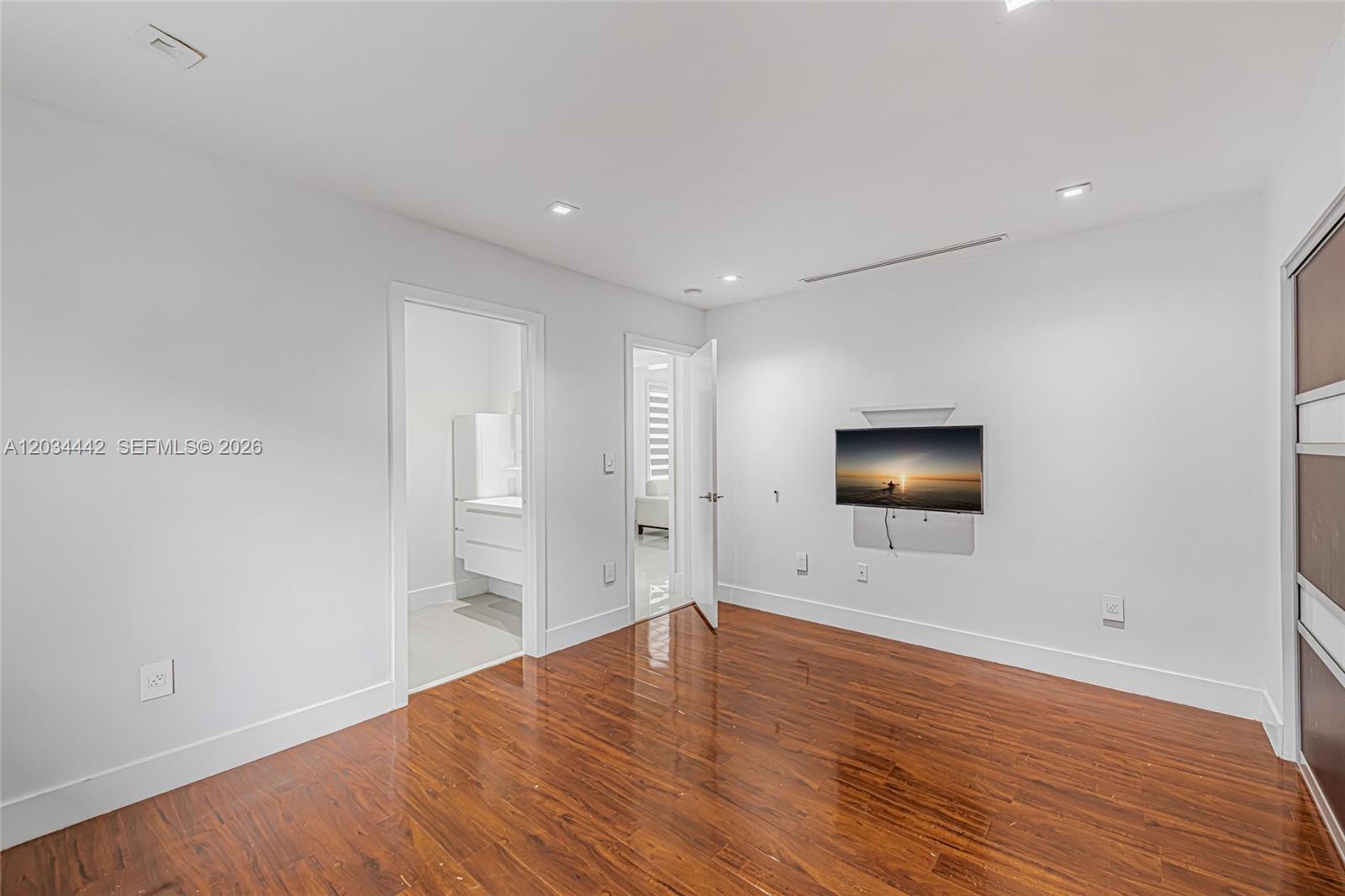15932 Southwest 101st Terrace Miami, FL 33196 - Photo 20 of 40
