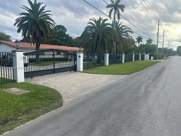 $11,000 | 9540 Southwest 68th Street, Miami, FL 33173