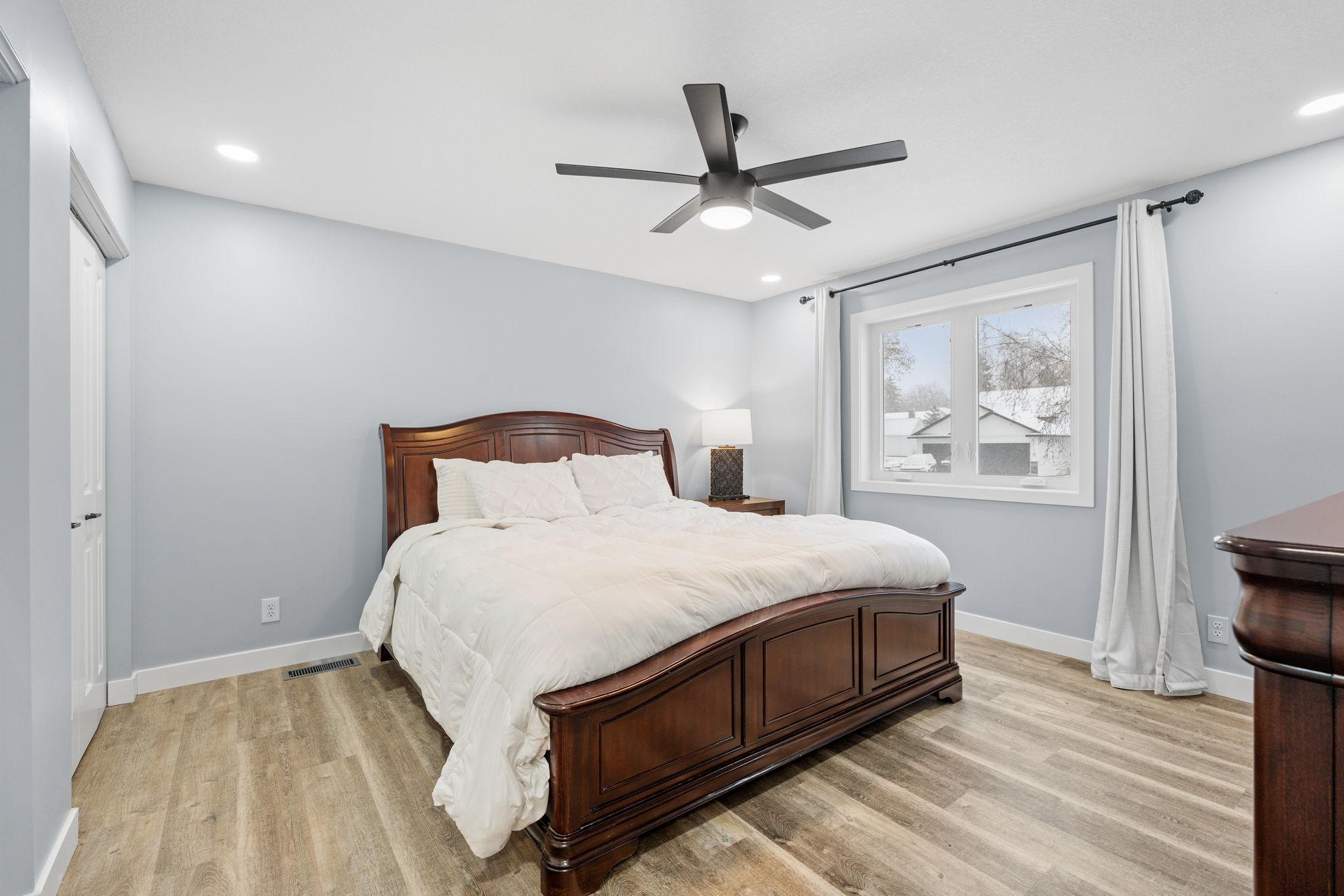 2129 Arkwright Street Maplewood, MN 55117 - Photo 11 of 47