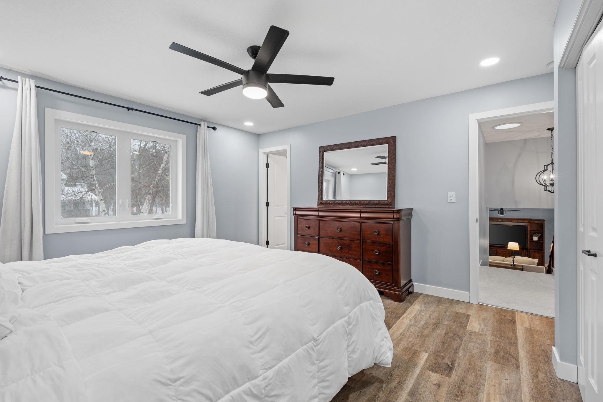 2129 Arkwright Street Maplewood, MN 55117 - Photo 12 of 47