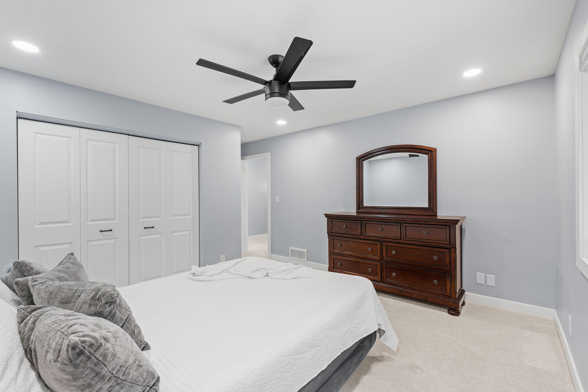 2129 Arkwright Street Maplewood, MN 55117 - Photo 16 of 47