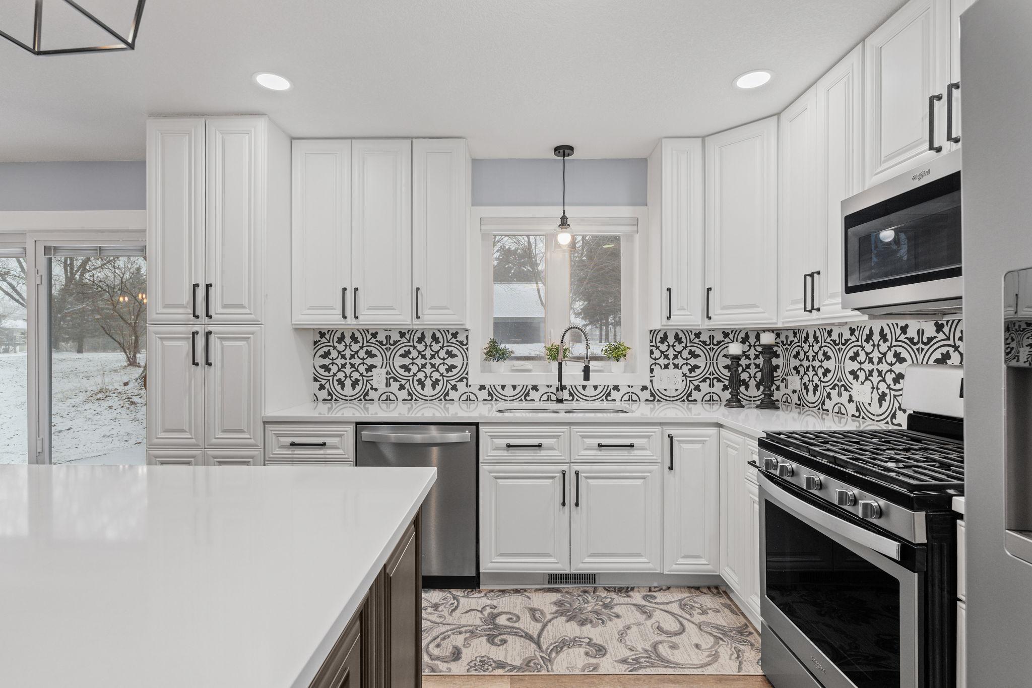 2129 Arkwright Street Maplewood, MN 55117 - Photo 3 of 47