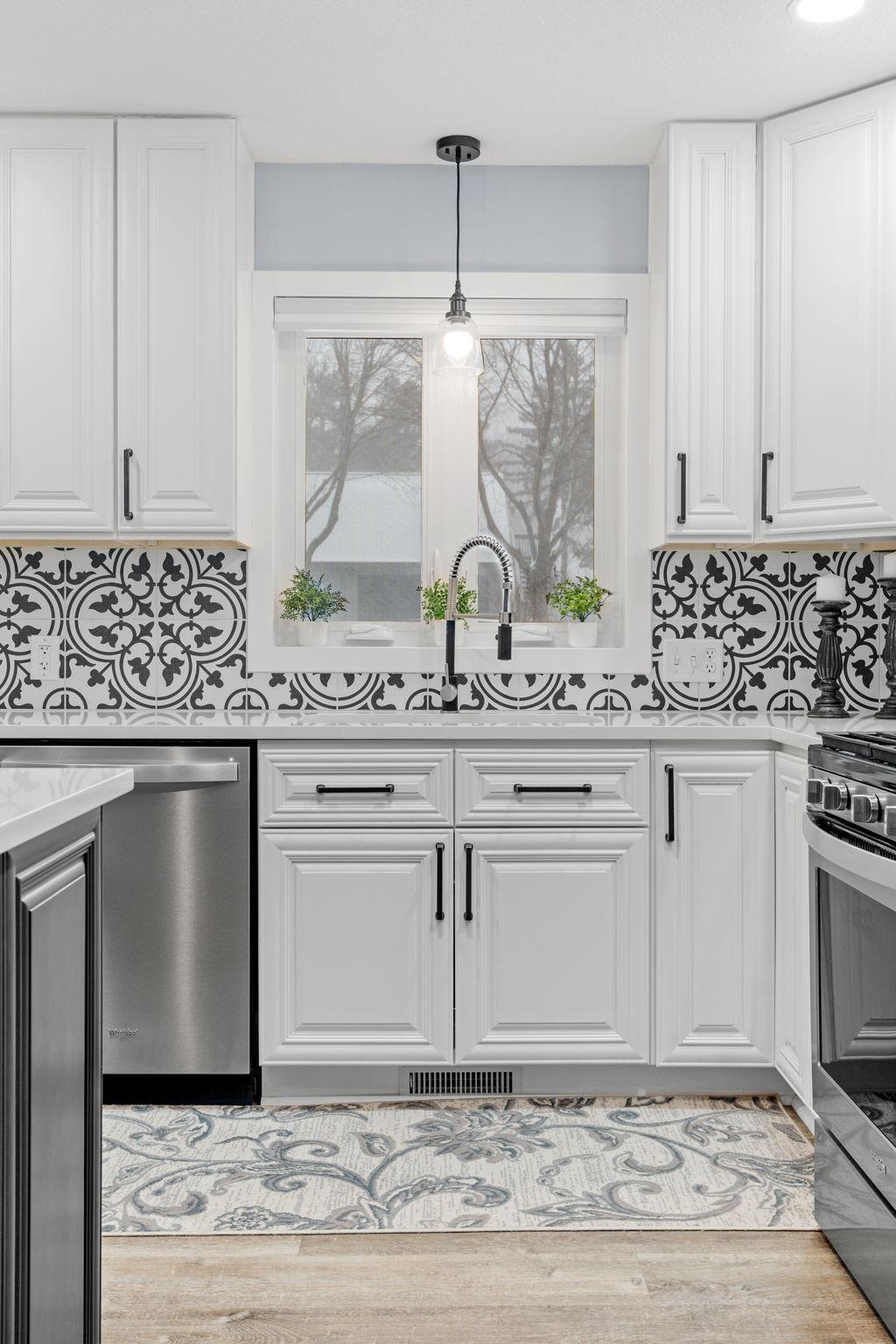 2129 Arkwright Street Maplewood, MN 55117 - Photo 4 of 47