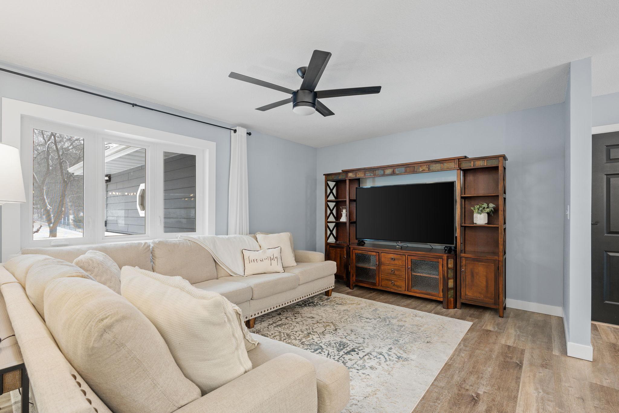 2129 Arkwright Street Maplewood, MN 55117 - Photo 10 of 47