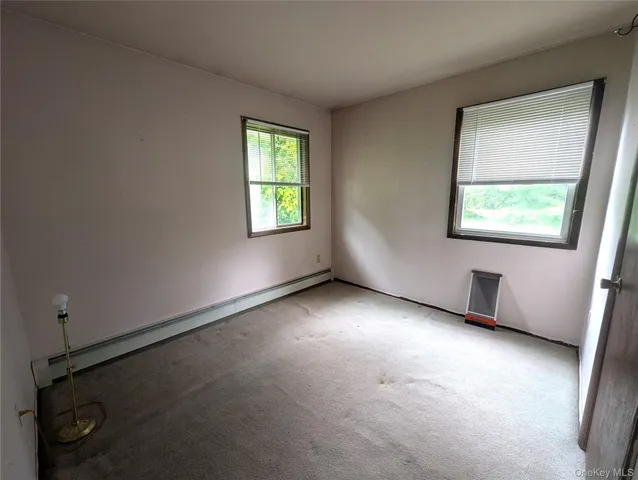 $325,000 | 6 Crawford Street, Pine Bush, NY 12566