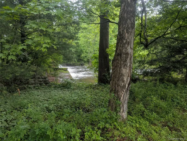 $325,000 | 6 Crawford Street, Pine Bush, NY 12566