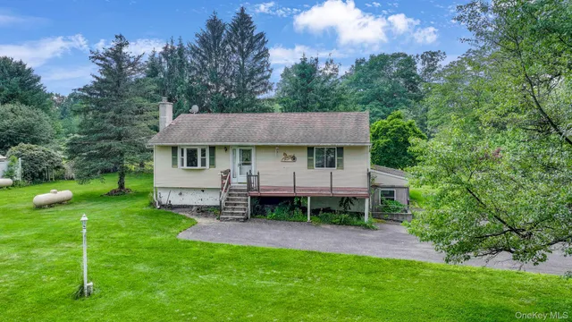 $325,000 | 6 Crawford Street, Pine Bush, NY 12566