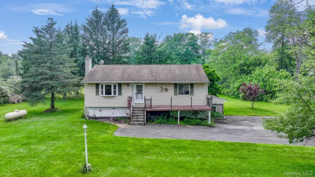$325,000 | 6 Crawford Street, Pine Bush, NY 12566