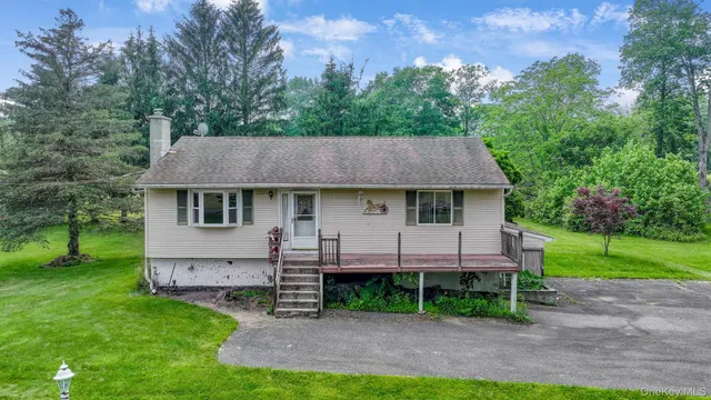 $325,000 | 6 Crawford Street, Pine Bush, NY 12566