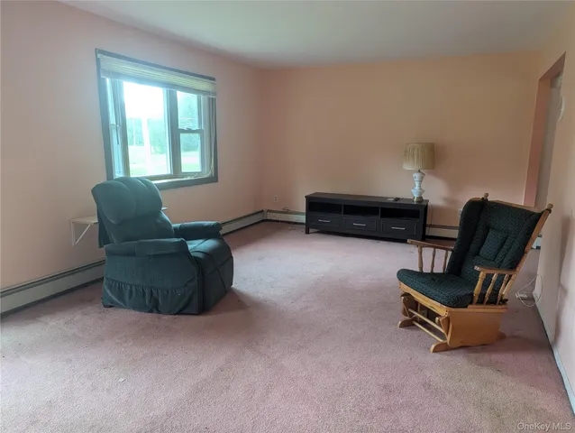 $325,000 | 6 Crawford Street, Pine Bush, NY 12566