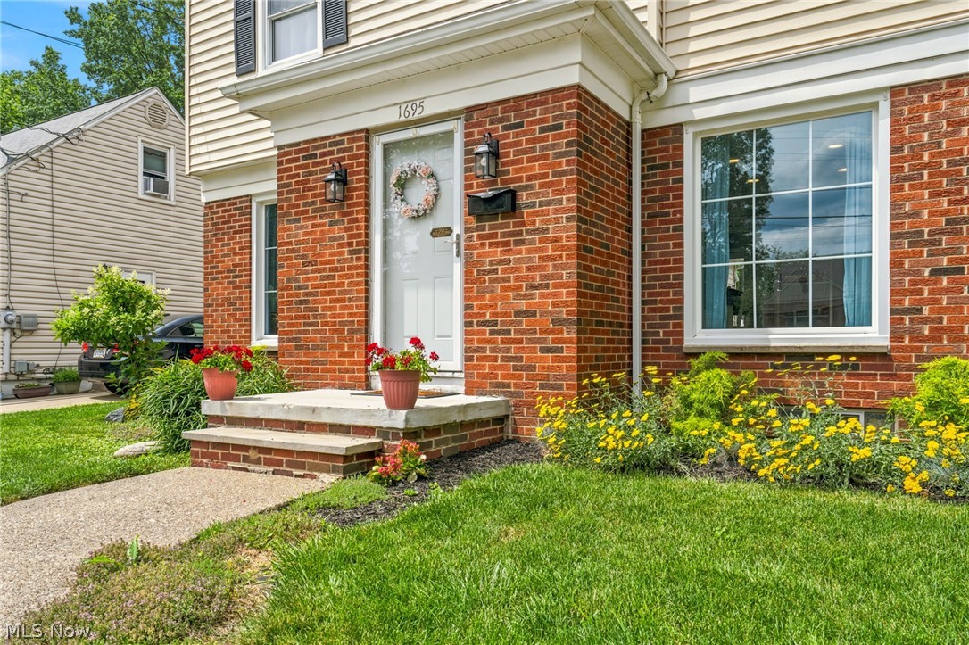 1695 Wiltshire Road Akron, OH 44313 - Photo 5 of 42